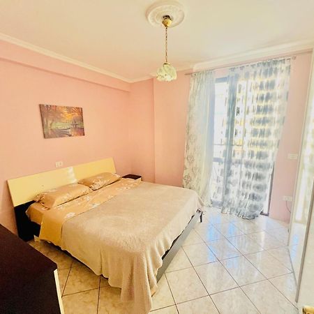 Lovely 3-Bedroom Rental Unit In Durrës Exterior foto