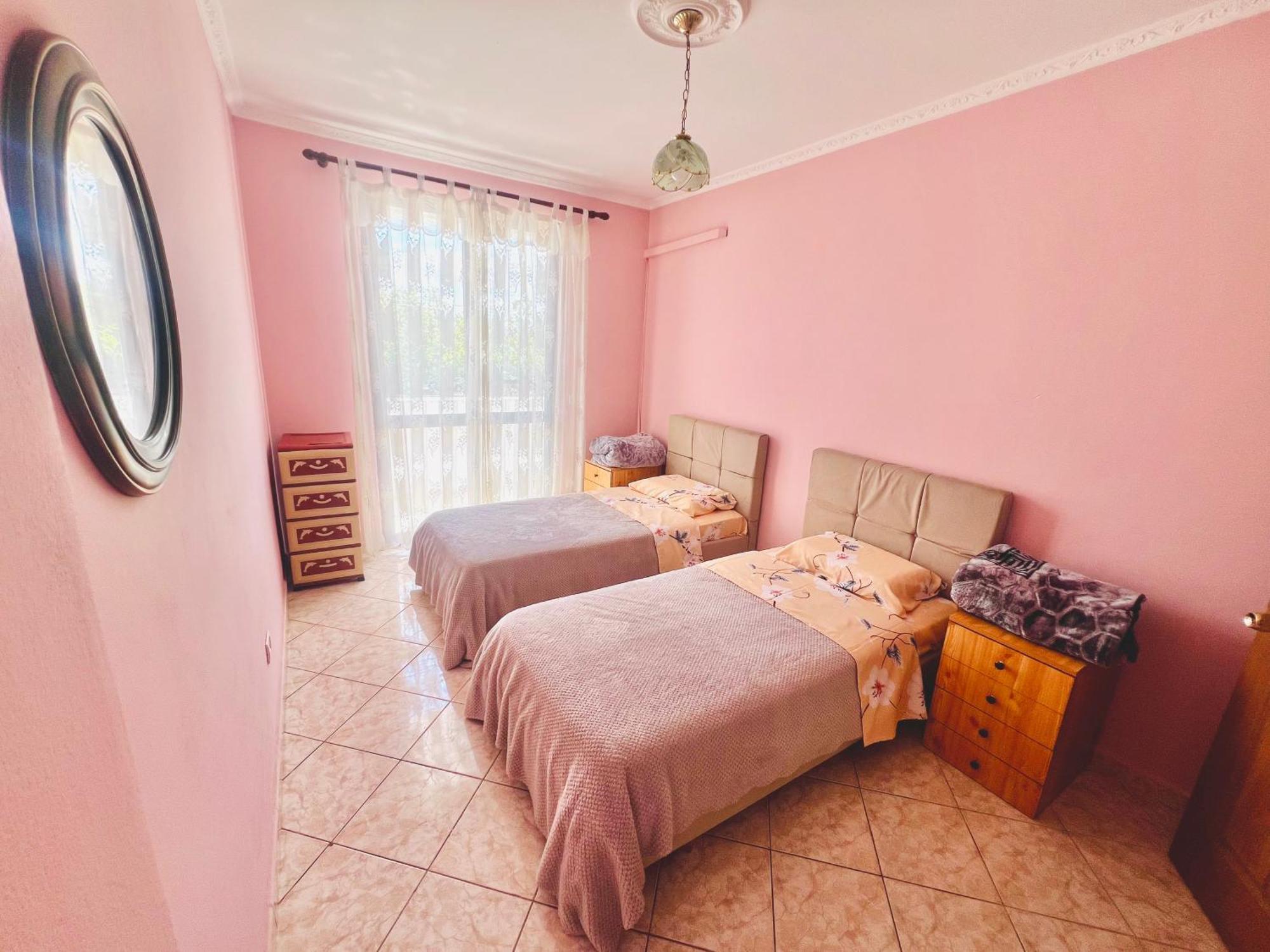 Lovely 3-Bedroom Rental Unit In Durrës Exterior foto