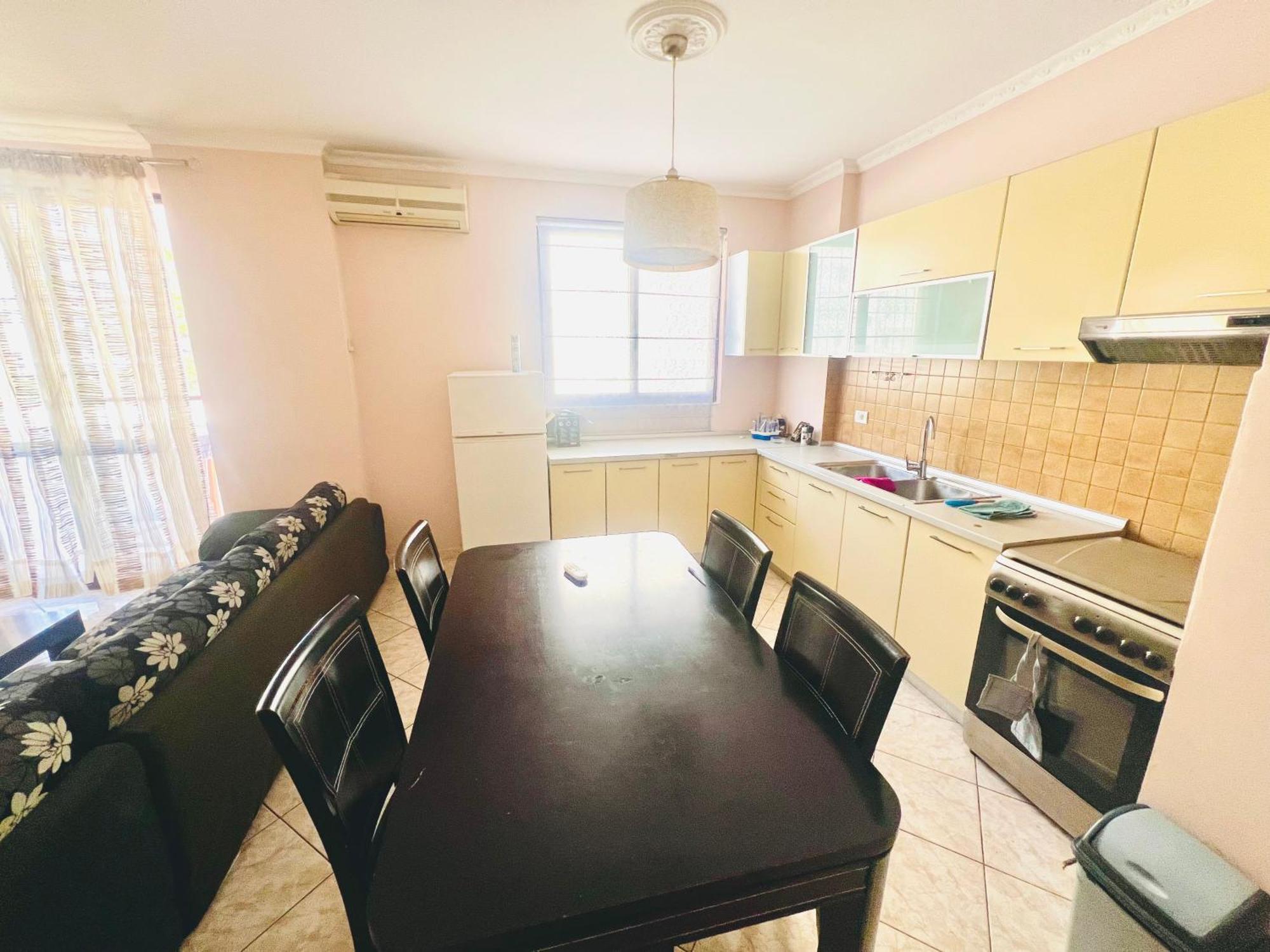 Lovely 3-Bedroom Rental Unit In Durrës Exterior foto